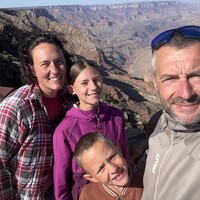 Couple de gardiens, Assistante administrative