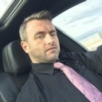 Bodyguard, Homme toutes mains