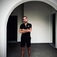 Homme toutes mains, Majordome junior