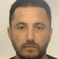 Homme toutes mains, Estate worker