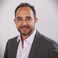 Homme toutes mains, Gardien